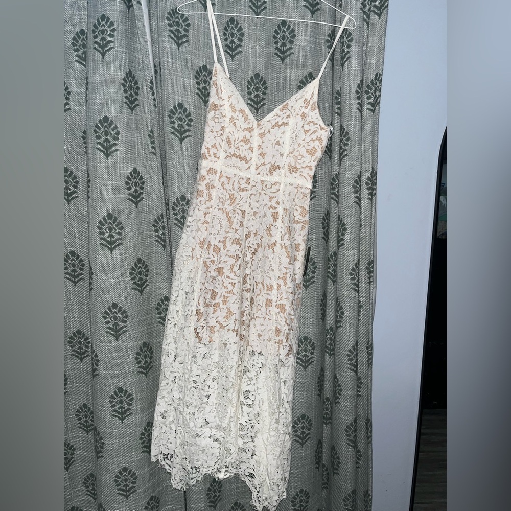 Elegant Lace Midi Dress NWT LULUS dress